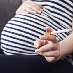 Miért ne dohányozzunk a terhességünk alatt?
